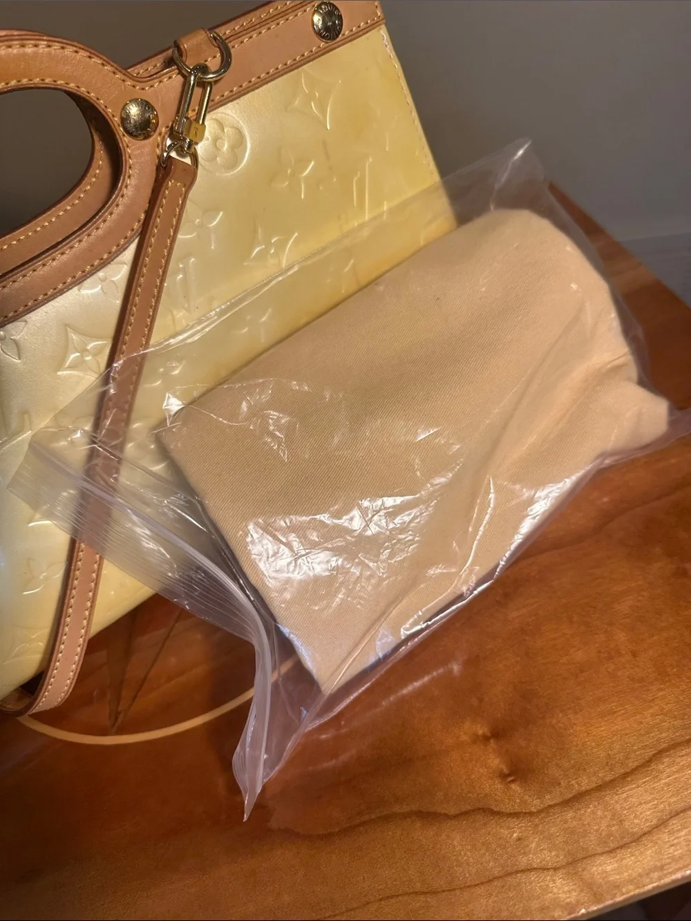 Authentic Louis Vuitton Roxbury Drive Monogram Vernis leather Pearl 2Way Handbag